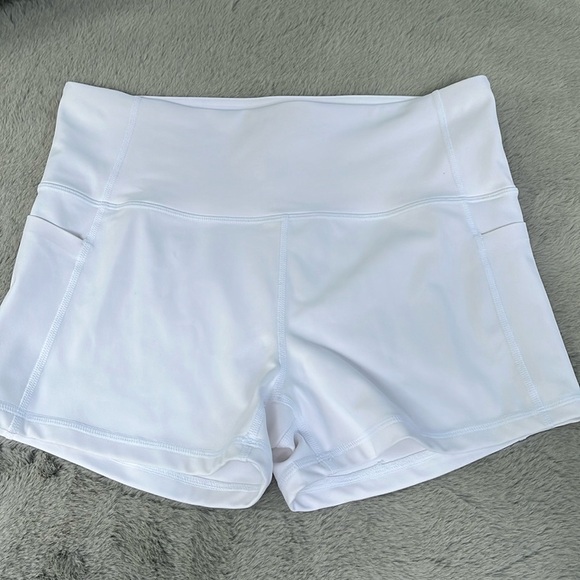 Athleta Pants - Athleta White Shorts Sz M - NWOT